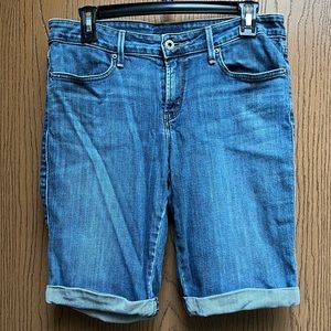 Levi’s 545 Bermuda - Women’s size 8 - Blue denim